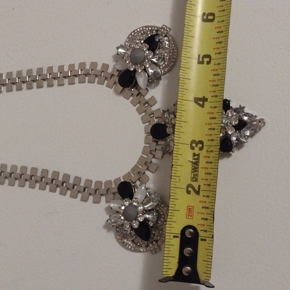 Pier 1 imports statement rhinestone flower necklace NWOT - Picture 9 of 10